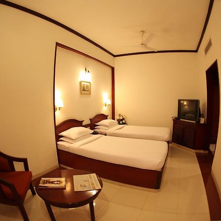 Hotel Rathna Residency Коимбаторе Екстериор снимка