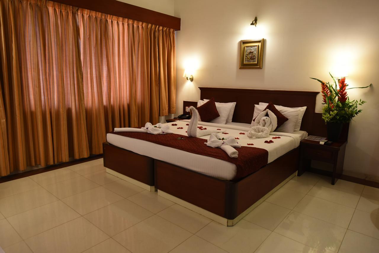 Hotel Rathna Residency Коимбаторе Екстериор снимка